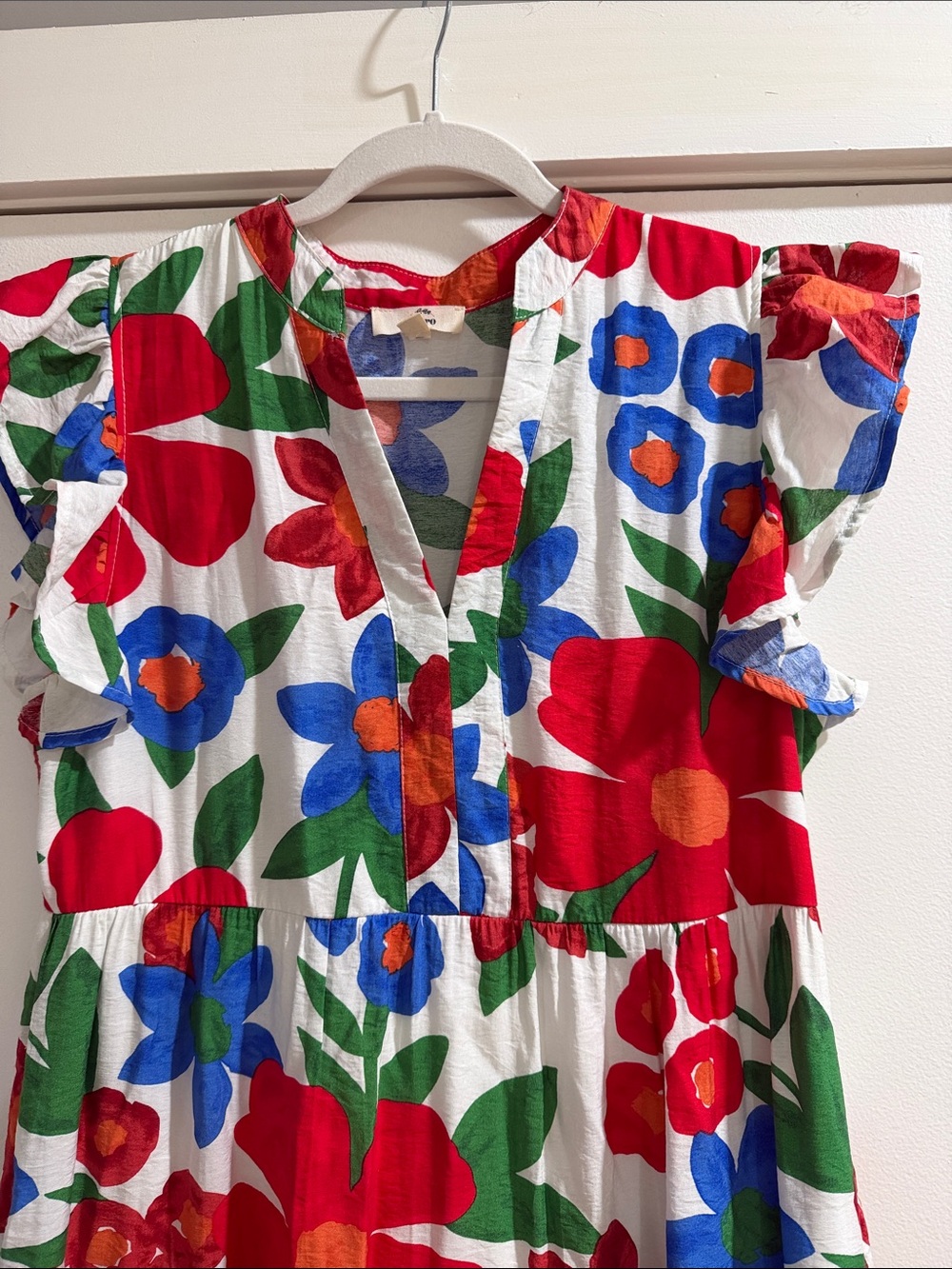 Entro White Floral Tiered Dress with Red, Blue & Green Bloom Print size small - Picture 2 of 4
